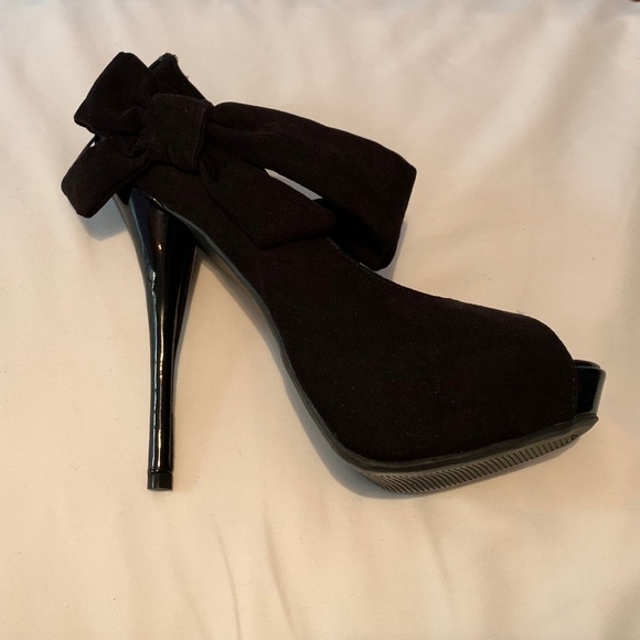 Black High Heels with Bow - Picture 4 of 5